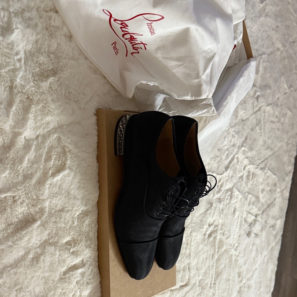 Christian Louboutin Elegant Black Oxfords - Picture 3 of 7